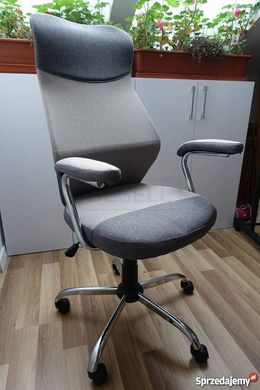 Комп'ютерне крісло Q-319 Signal Сірий жива фотографія