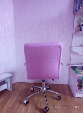 Офісне крісло Q-022 Signal Екошкіра Рожевий жива фотографія