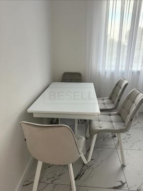 Стілець Чарлі Besell Сірий/ Білий  жива фотографія