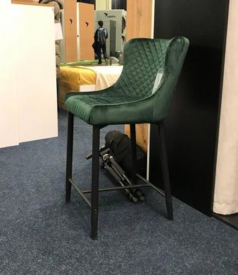 Напівбарний стілець COLIN B H-2 Velvet Signal Зелений жива фотографія